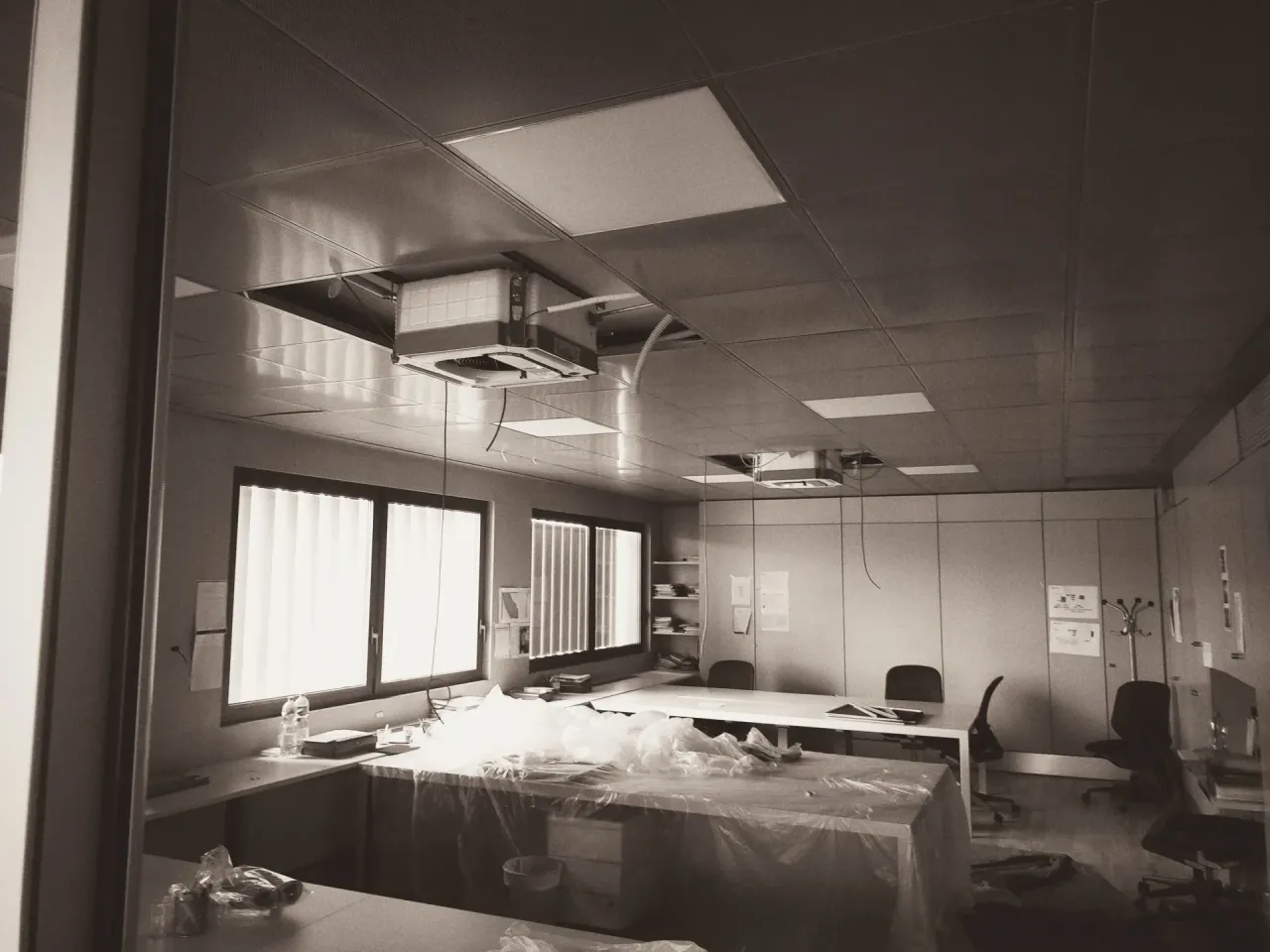 Cantiere di climatizzazione in un ufficio